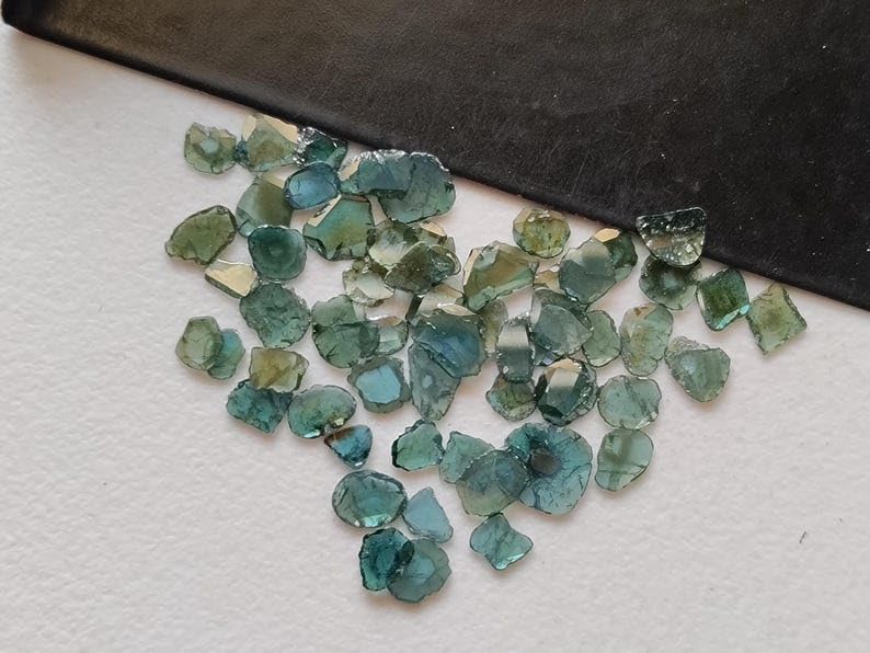 4-5 mm fasetowane plastry niebieskiego diamentu, piękny kawałek Polki z niebieskim diamentem, plastry niebieskiego diamentu na biżuterię (opcja od 0,5 ct do 2 ct) - VIC42, 4-5 MM