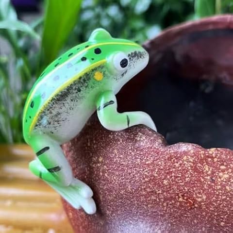 JARPSIRY Cute Climbing Frog Statue Flower Pot Hugger Resin Simulation Frog Figurine Planter Pot Decorations for Home Garden Fence Balcony Patio Lawn Yard Ornaments Cover