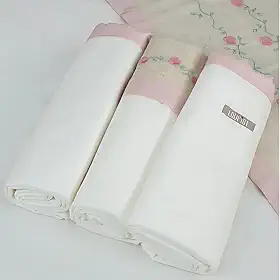 Cueiro para Bebê 100% Algodão Kit com 3 Unidades 80x80cm | Tecido Suave e Respirável | Ideal para Enxoval, Maternidade, Naninha e Proteção Diária (Creme/Rosa)