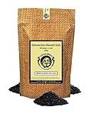 HERSTELLUNG&REINHEIT - Die Abgelegenheit der Inseln vom Festland macht das Meersalz besonders rein und unbelastet. Nach der Filterung wird das Meerwasser in geschlossenen Systemen durch Sonnenenergie verdampft. Das Salz besteht aus 84% NaCl und 16% Mineralien, die im Meerwasser enthalten sind. Mit der Zugabe von 2% reinster Aktivkohle wird das Meersalz zu einem Spezialsalz. Die Aktivkohle verleiht dem Salz seine schwarze Färbung und seinen eigenen Geschmack.