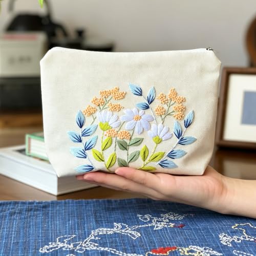 Image of FONNUY Embroidery Kit Makeup Bag for Beginners, Flowers Pre-Stamped Pattern Handbag Coin Purses Making Kits for Adults with Hoop, Easy to Follow Color Thread Needlework (Daisy)