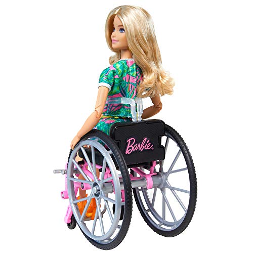 Barbie Fashionista Muñeca con silla de ruedas, rampa y accesorios de moda (Mattel GRB93)
