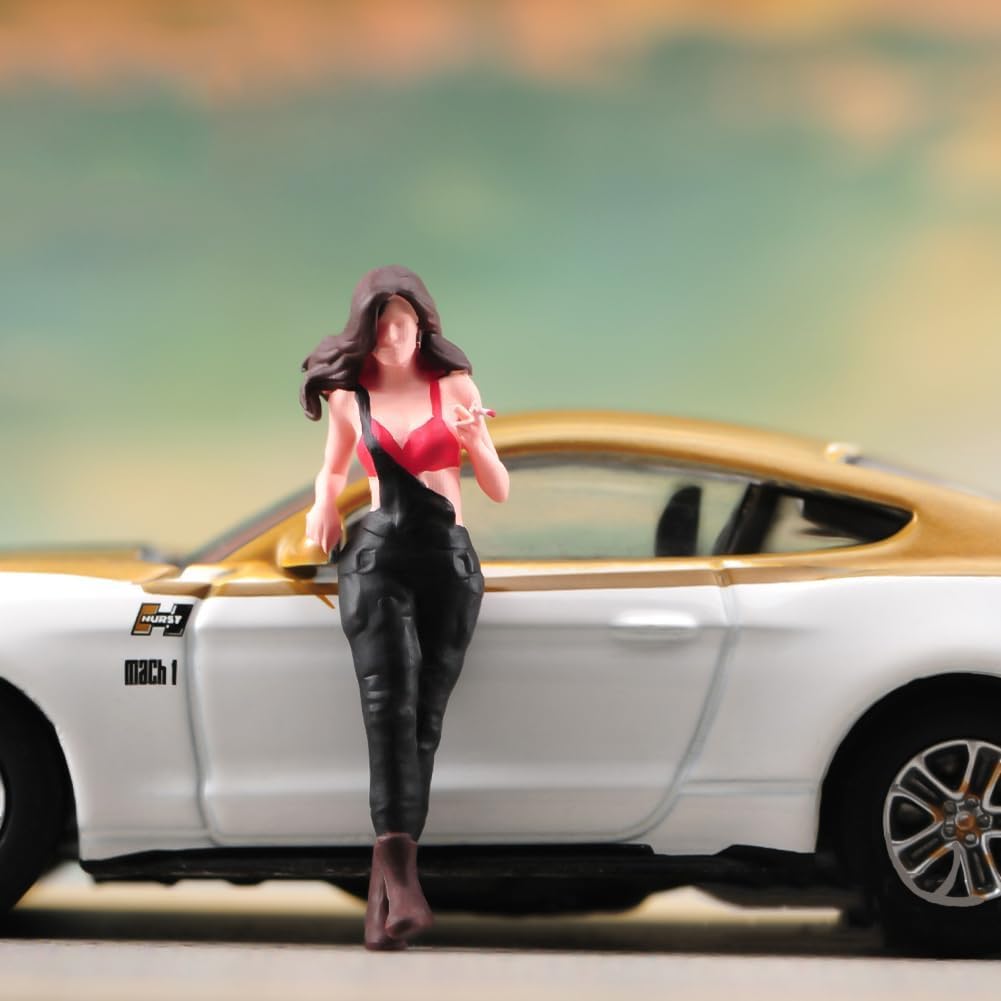 Figurine femme 1/24 de collection miniature peinte à la main style rebelle pour vitrine