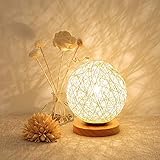 rattan holz 💡【Einfach und romantisch】 Die Tischlampe steht auf einem Holzsockel und ist mit einem weichen Rattanlampenschirm bedeckt. Das Design ist einfach und großzügig. Es ist ein modischer und schicker Stil, den junge Leute lieben. Das warme und weiche Licht reflektiert verschiedene Lichter und Schatten durch das Rattan und schafft eine ruhige und natürliche, fabelhafte Atmosphäre, die Ihrem Schlafzimmer oder Wohnzimmer Glanz verleiht.