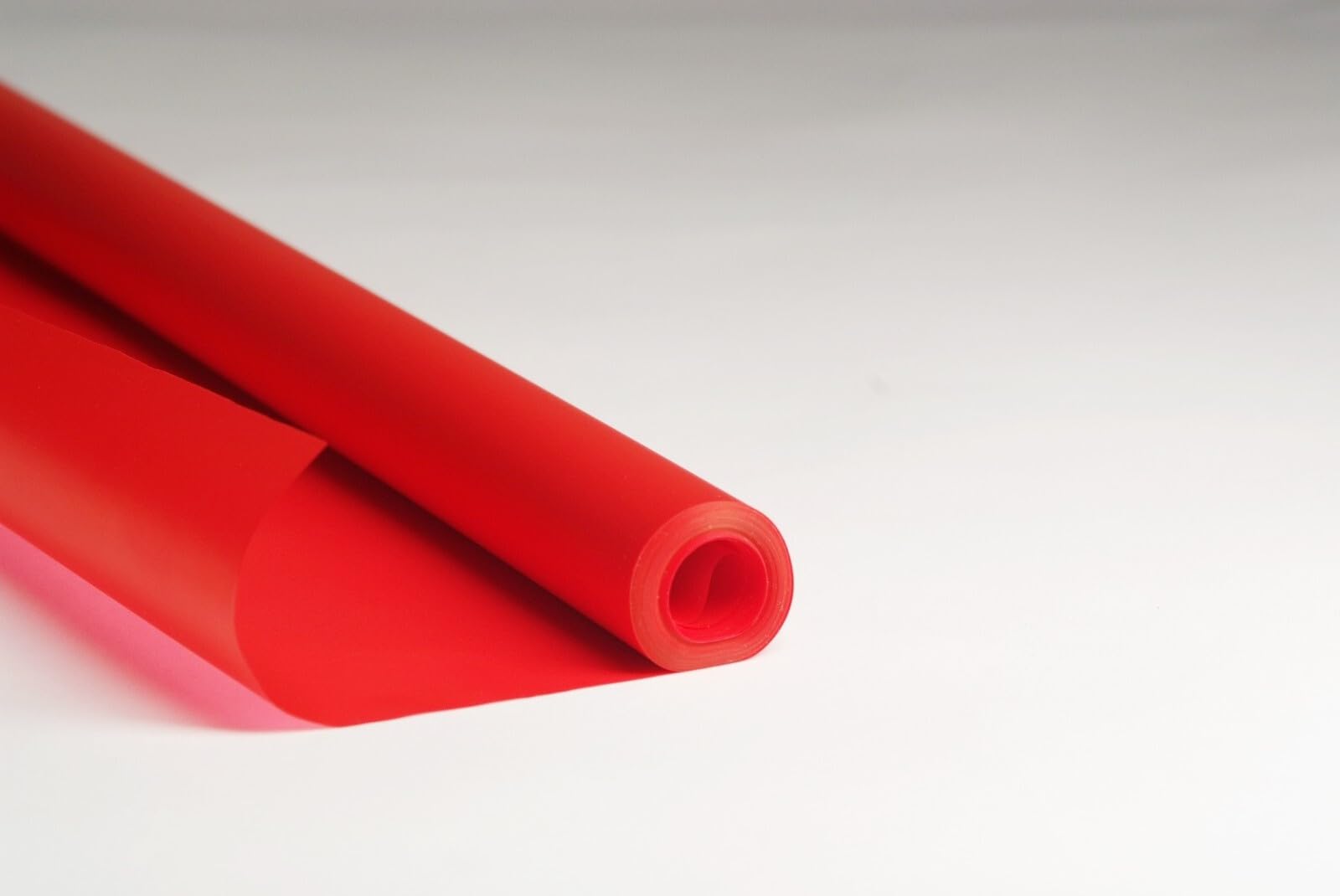 Cellophane Wrap Hamper Florist Film - 800mm Wide x 10m Long - 1 Roll - Red | Wrapping Paper & Gift Wrap for Bouquets, Baskets & Hampers – Supplied On a Roll With No Cardboard Core