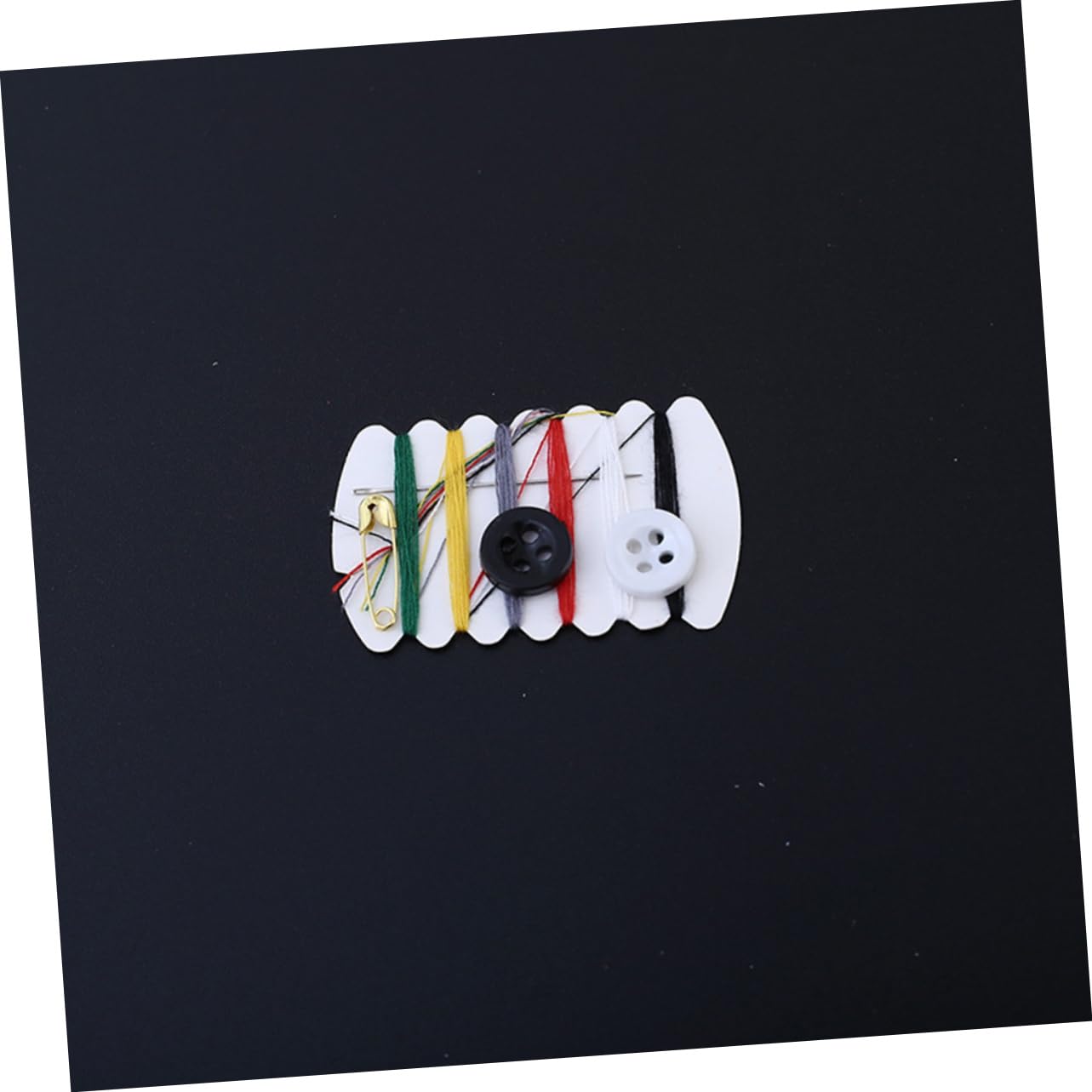 HOMSFOU 600 Juegos Kit Costura Profesional Compacto y Portátil Herramientas Resistentes para Manualidades Ropa y Reparaciones Diarias Maletín Ligero para Hogar y Viaje