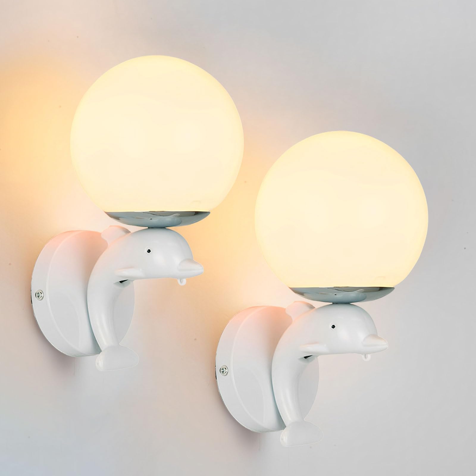 Lampe murale câblée baleine et son abat-jour en verre blanc pour chambre