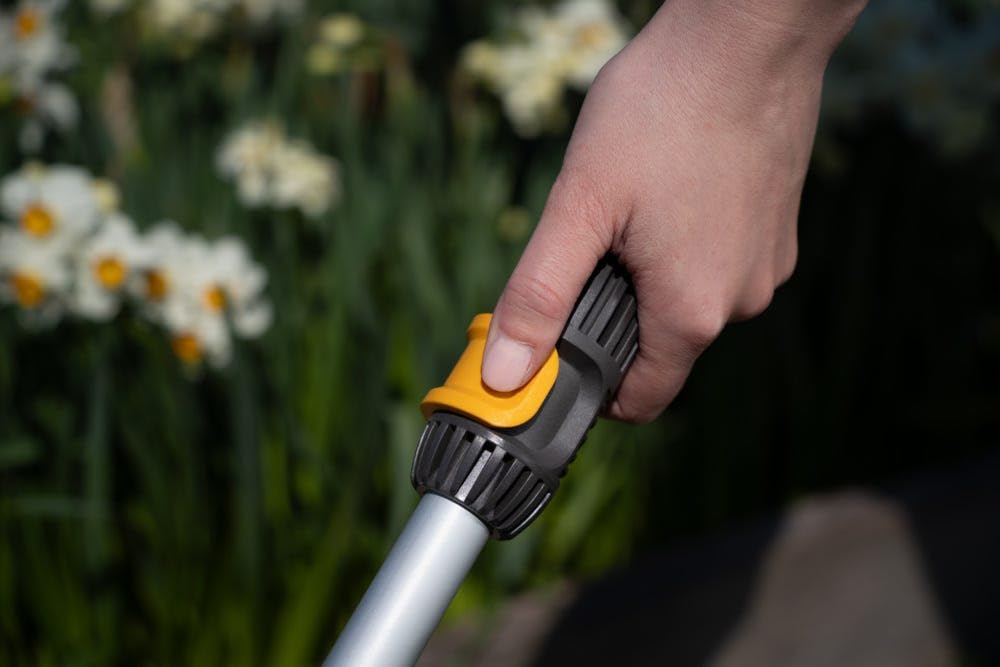 STIGA Podkaszarka GT 100e zestaw akumulatorowy, do pielęgnacji ogrodu, szerokość cięcia 25 cm, 20 V (2 Ah) akumulator ePower, 150 W, z akumulatorem i ładowarką, Żółta