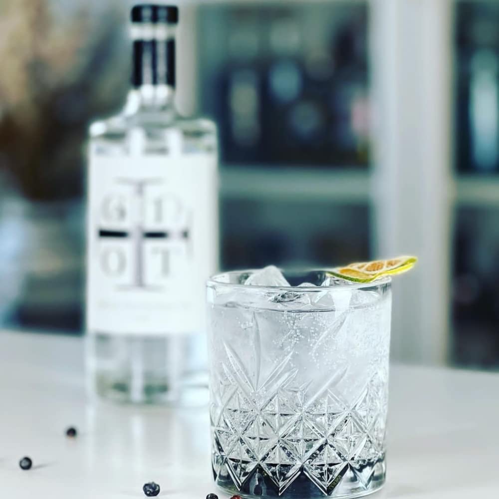 DOSPA Ordo Teutonicus - 1190 GIN - Premium Gin mit komplexer Aromenvielfalt aus Kamille, Zitrone, Myrrhe, frischen Kräutern und einem Hauch Weihrauch - Pur, als Gin Tonic oder Cocktail, 0,5 l