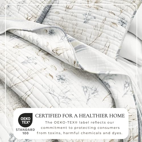 Image of Great Bay Home 3-Piece Full /Queen Microfiber Quilt Set with Shams - Reversible Coral Print, Lightweight, Layerable Bedding Set - Nautical Bedspread for All Seasons (Sea Maze)