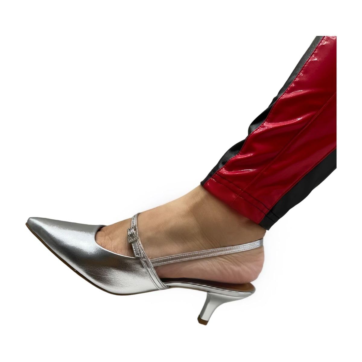 Scarpin Feminino Vizzano Salto Baixo Bico Fino 1122881 em promoção! Veja a oferta e mais achadinhos de Sapatos sociais 7 Hoje é o melhor dia para comprar Scarpin Feminino Vizzano Salto Baixo Bico Fino 1122881 com aquele preço maroto! Promoção! Aproveite a oferta! 7