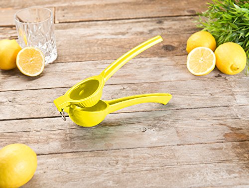Foto von Rosenstein & Söhne Zitronenpresse: Manuelle Zitrus- und Saftpresse aus Metall für Zitronen, Ø 7 cm, gelb (Handzitronenpresse, Zitruspresse manuell, Cocktail)