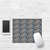 ZUSAMMENROLLBAR: Dank des flexiblen Stoffdesigns lassen sich die Mousepads für den Transport einfach zusammenrollen oder zwischen Laptop-Bildschirm und Tastatur klemmen. Das Mausepad liegt aber vollkommen flach auf, wenn Spielen angesagt ist.