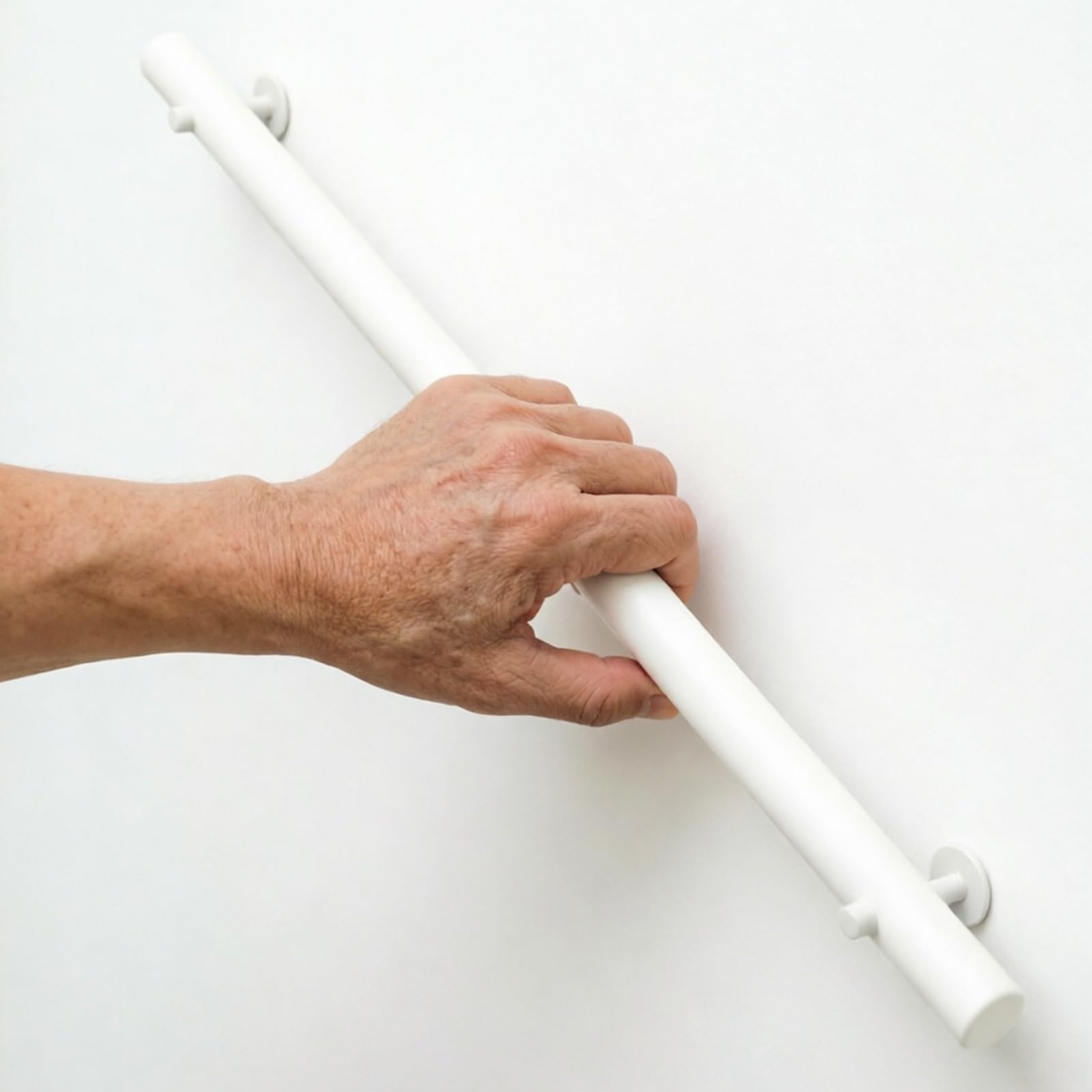 Rampe murale ronde pour escalier intérieur de maison familiale