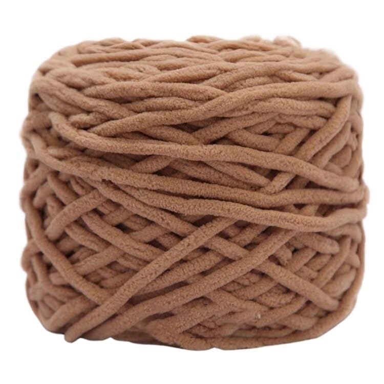 Fil épais en polyester haut de gamme pour tricot main au fini peluche impeccable