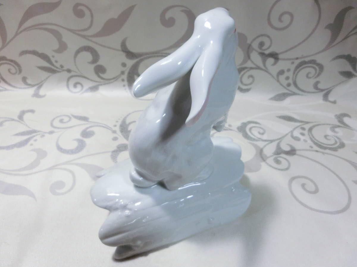 Amazon.co.jp: 有田焼 勝山 作 白磁 卯 干支 昭和62年 卯年 置物