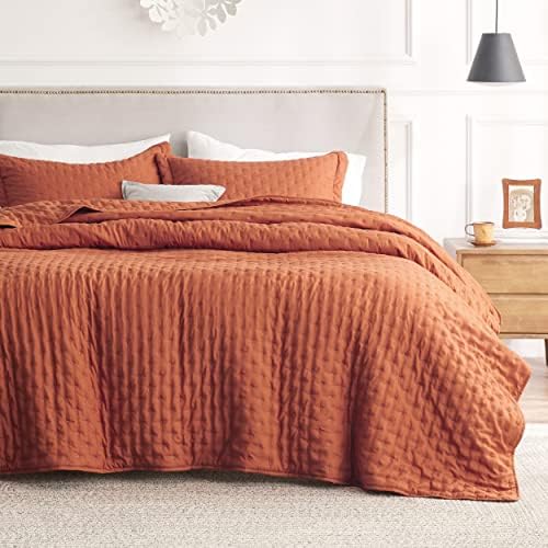 Bedsure Queen Quilt Bedding Set - Soft Ultrasonic Full/Queen Quilt Set - Clover Bedspread Queen Size - Lightweight Bedding Coverlet for All Seasons (Includes 1 Burnt Orange Quilt, 2 Shams)