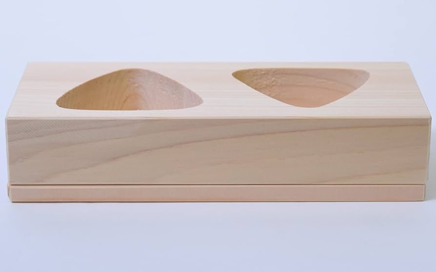 Amazon｜木曽工芸 桧 おにぎり型 2ツ穴 (7.5×18×3cm) ベージュ