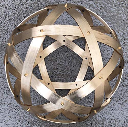 Genesa Pentasfera Ottone 32cm di diametro, fasce larghe 25mm e spesse 2mm fissate con dadi ciechi in ottone.