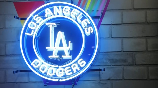LAロゴ付き青サンダル Dodgers s-l400.jpg
