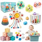 👶🏻Weiche Bausteine: Jede Seite des weichen Babybausteins mit unterschiedlichen Reliefmustern auf jeder Seite, wie Tieren, Früchten,arabischen Ziffern, geometrischen Mustern und Grafiken. Sie sind kaubar,stapelbar und zusammendrückbar, perfekt für zahnende und zahnende Babys und für Kleinkinder von 0–4 Jahren geeignet.Die weichen Blöcke lassen sich leicht zusammendrücken und machen ein quietschendes Geräusch,das die Aufmerksamkeit Ihres Babys auf sich zieht und die Hörentwicklung fördert.