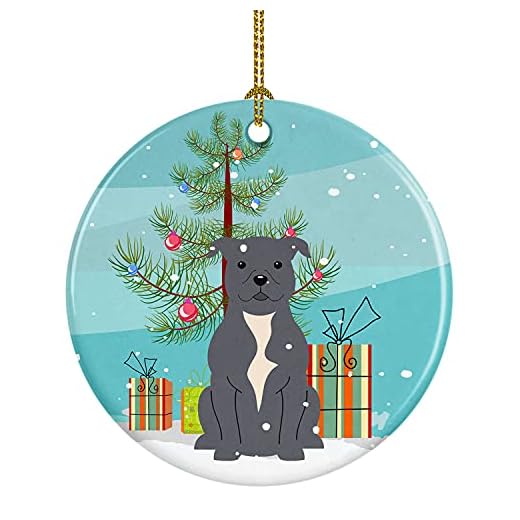 Caroline's Treasures Merry Christmas Tree Staffordshire Bullterrier blå keramisk prydnad, flerfärgad