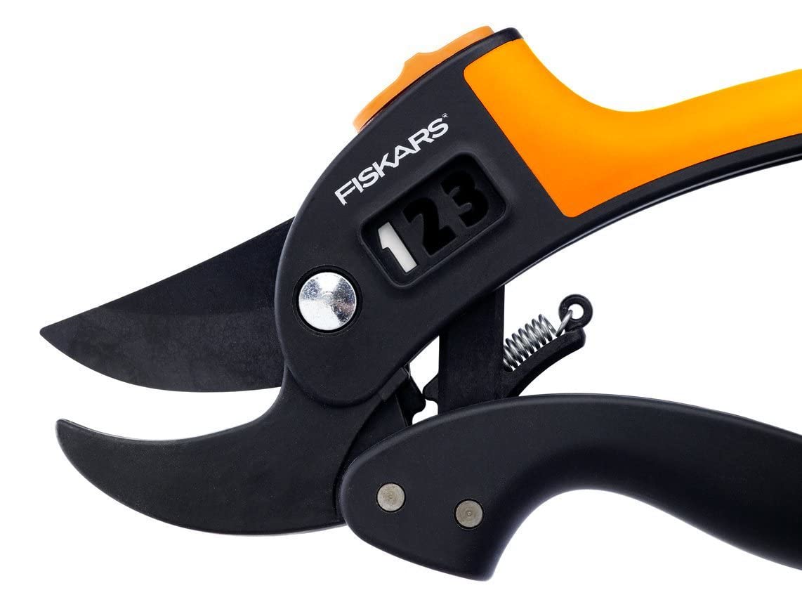 Fiskars Sekator kowadełkowy do suchych gałęzi, Nieprzywierająca powłoka, Wysokiej jakości stalowe ostrza, Długość: 19 cm, Czarno-pomarańczowy, PowerStep, P83, 1000575
