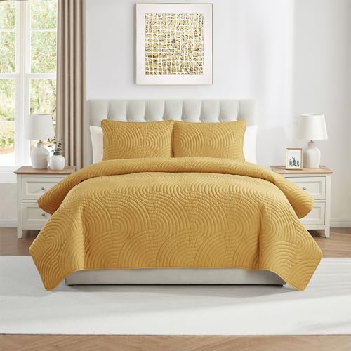 VCNY Home Full/Queen Size 3-Piece Pinsonic Bedding Set - Sands Gold | Quilt & Matching Shams | Soft & Breathable | Wrinkle Resistant | Lightweight for Year Round Comfort | Soft Room Decor