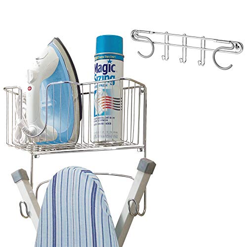 mDesign Juego de 2 Soportes para Colgar Tablas de Planchar y escobas – Organizador de escobas, Tabla de Planchar, Plancha y detergente – Soportes de Pared con Ganchos y Cesta – Plateado