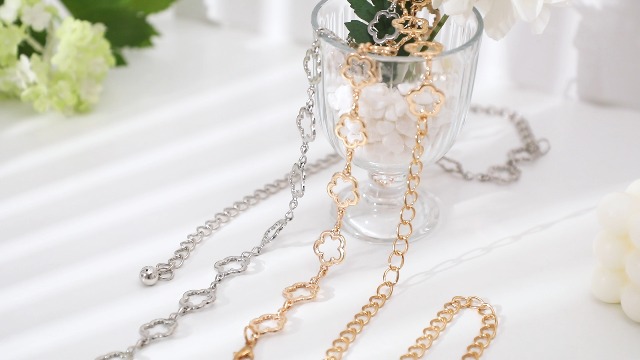 FIORETTO Chain Belt for Women Metal Belts Fashion Waist Belts for