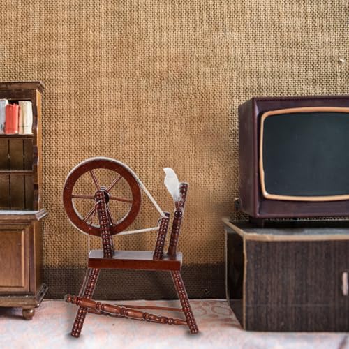 Miniatur-Spinnrad 1:12 fürs Puppenhaus: Vintage-Modell aus Holz, detaillierte Handspindel-Deko – Bild 4