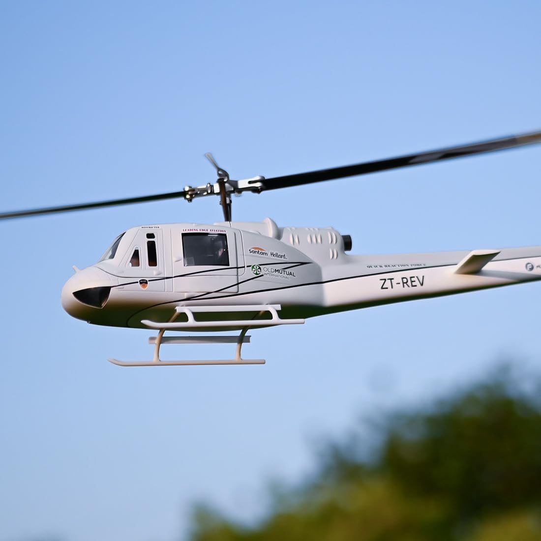 Elicottero RC per adulti, UH1-V4 Huey 470-Class RC elicottero 2.4G 6CH RC Military elicottero con posizionamento GPS, quattro modalità di volo (versione PTF/controllo a destra)