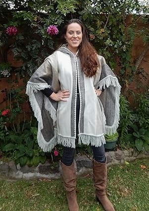 Poncho elegante de lana de Alpaca. Gama de colores. Casual. Ligero, Abrigado. Ecuatorian (Natural)