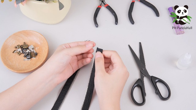 Amazon.com: PH PandaHall 24pcs Metal Zipper Latch Slider Retainer