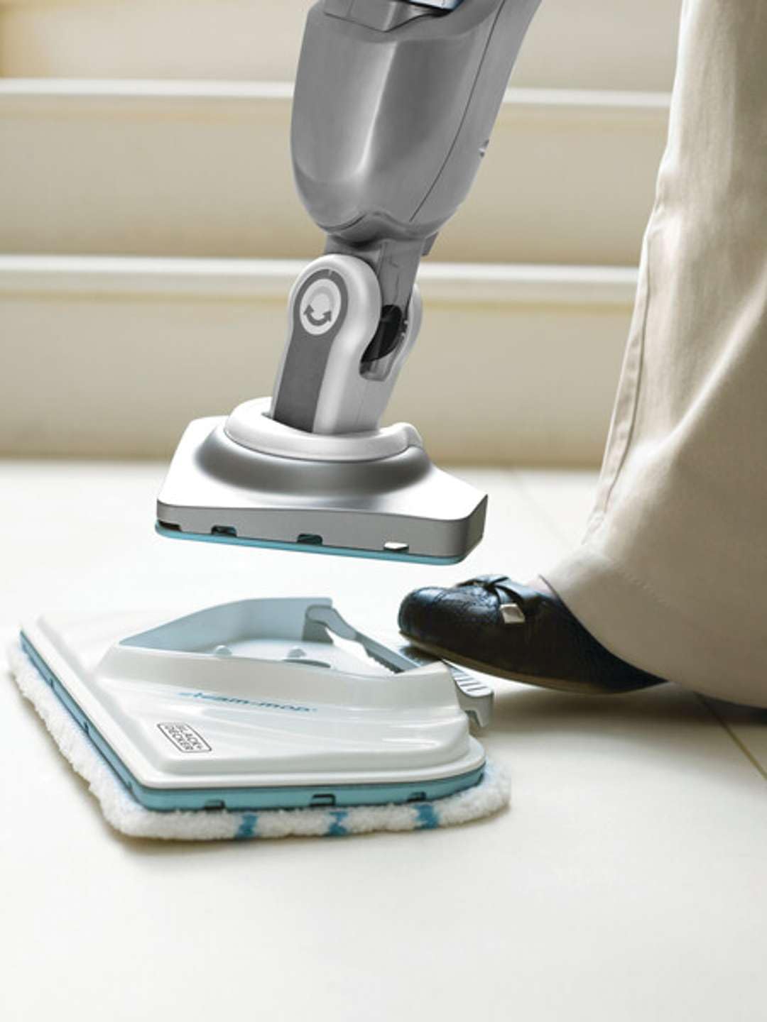 BLACK Plus DECKER - Balai Vapeur Multifonctions Filaire - 1600W - Avec corps détachable- Tête Delta et Gant STEAMITT - 15 accessoires - Temps de chauffe : 15 s - Câble : 8 m - BHSM1615DSG-QS