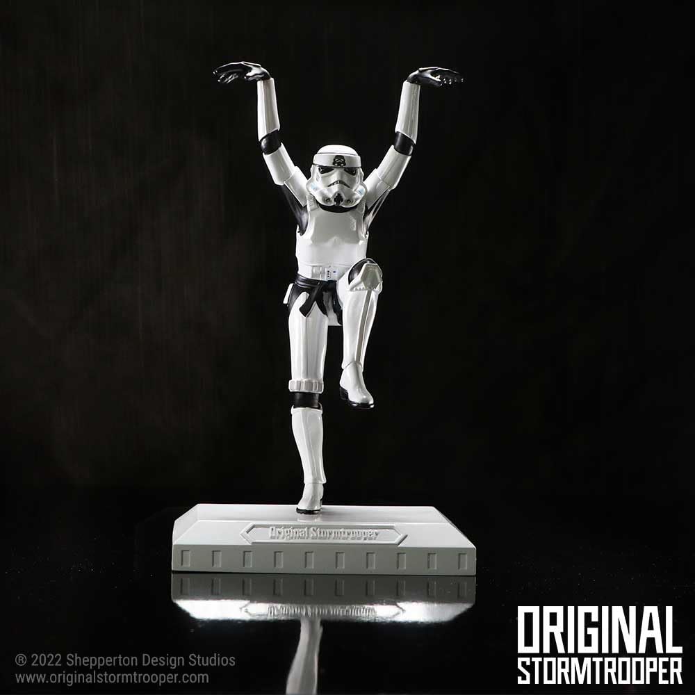 Nemesis Now - Star Wars - Stormtrooper : Coup de Pied de la Grue Figurine 20.5cm