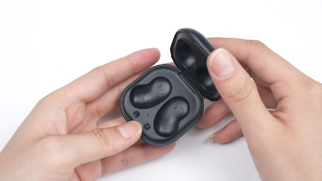 ヘッドホン SAMSUNG GALAXY BUDS LIVE + MARIO CASE SAMSUNG GALAXY BUDS LIVE + MARIO CASE