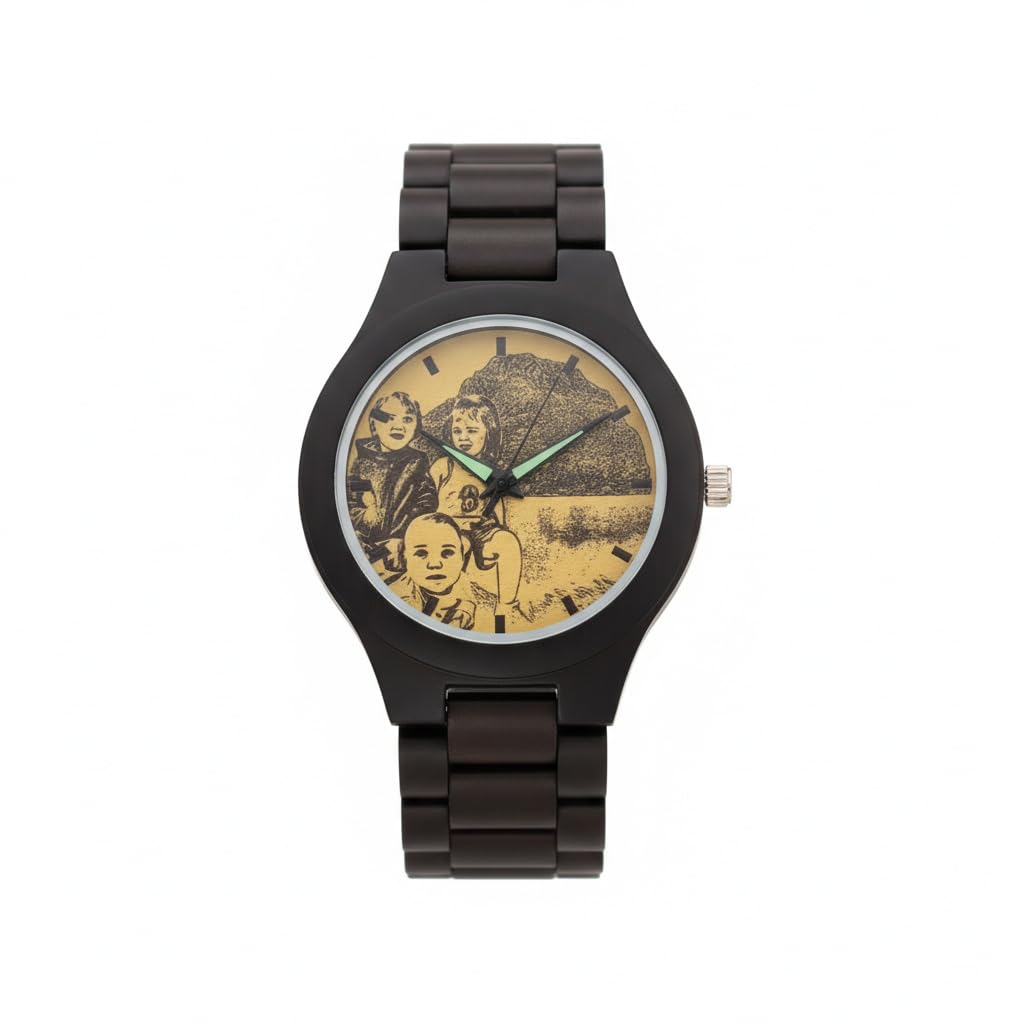El reloj de madera para hombre para casas de árbol cuenta con un movimiento de cuarzo japonés. Es un reloj de pulsera personalizable elegante y único con una caja de nogal negro.