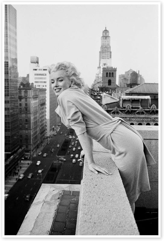 Funky Print Marilyn Monroe in New York Poster by Celebrity Collection Black and white Wall art Wall decor (A3 297 x 420mm)