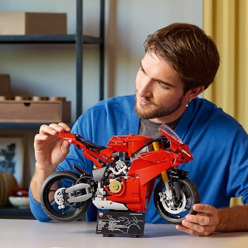 LEGO Technic Motocicletta Ducati Panigale V4 S, Modellino da Costruire per Adulti, Idea Regalo Uomo, Donna, Papà, Mamma, Fidanzato e Fidanzata, Kit Modellismo da Collezione per Fan delle Moto 42202 - Immagine 1