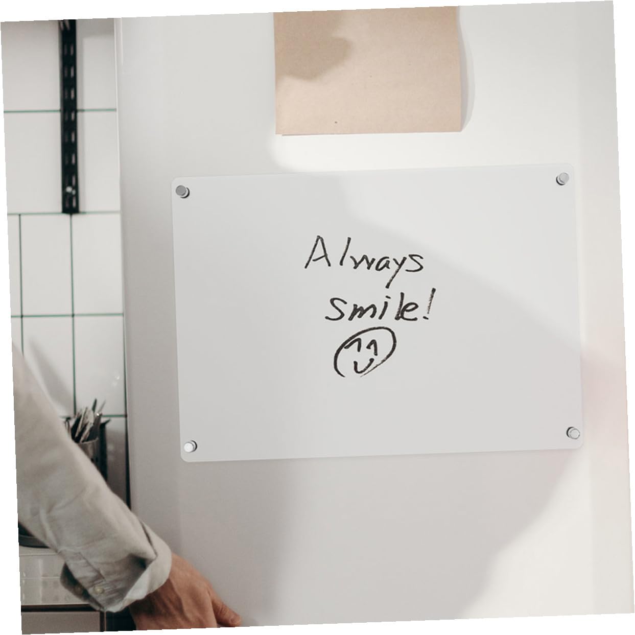 Lavagna Magnetica Frigo Trasparente con Pennarelli Pianificazione Giornaliera Cancellabile Board Magnetica per Casa Ufficio Scuola Organizzatore Settimanale Magnetico per