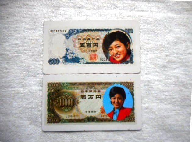 小鉄！　山口百恵グッズ Amazon.co.jp: 山口百恵 グッズ 写真 シール 2シート 昭和