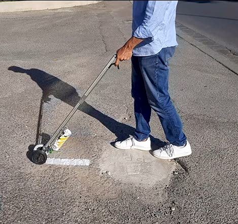 Coppia di ruote precise che facilitano l'avanzamento in linea retta