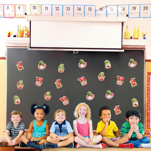Pastèque et nains d'été décoratifs pour égayer un tableau noir d'école terne