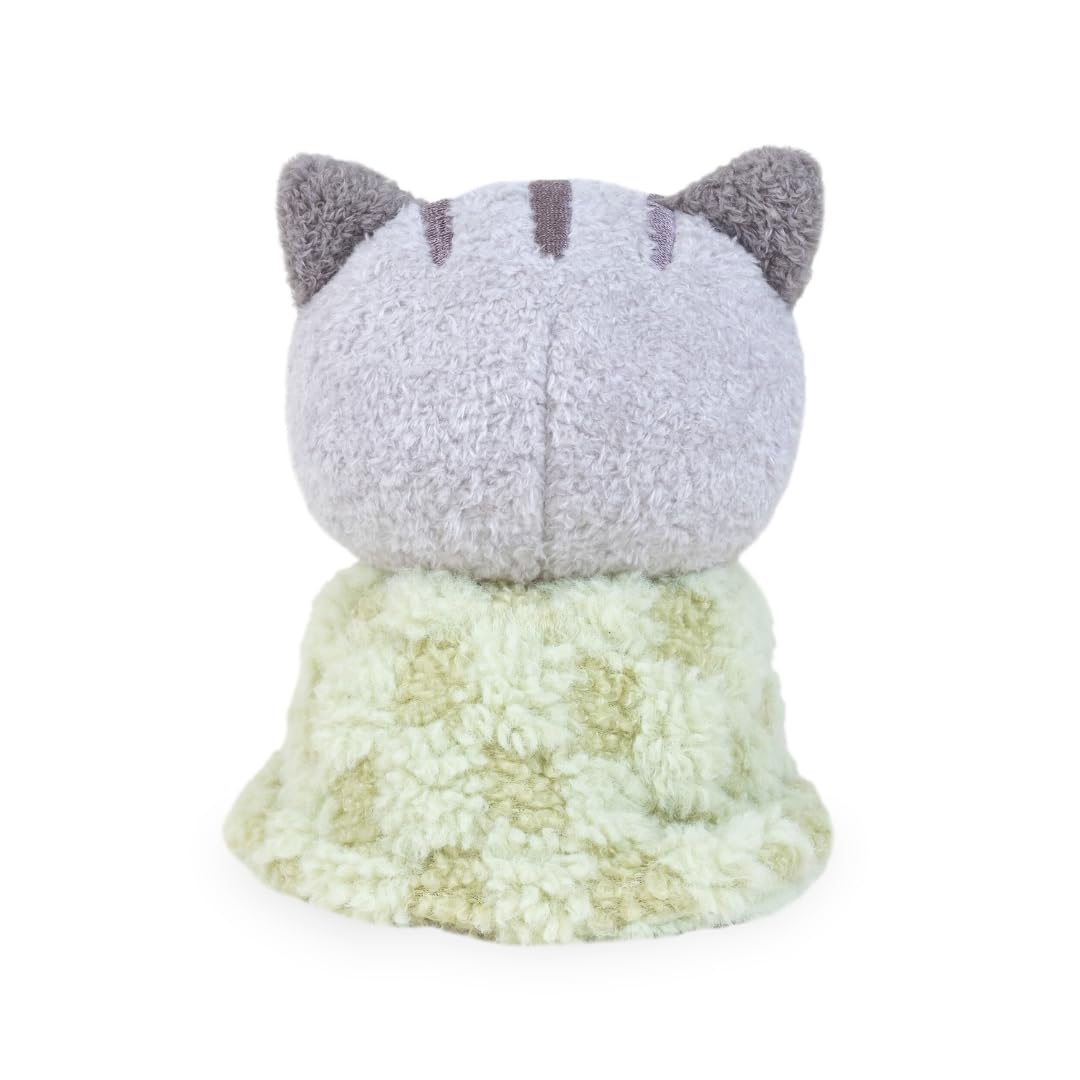PlushGoals - Gatito de peluche Kawaii Lil Cassie, el gato acogedor, animal de peluche suave con manta esponjosa y taza de té, peluche cómodo, decoración temática de cabaña, regalo para niños