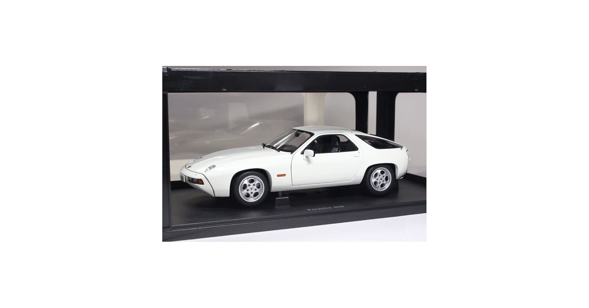 Amazon.co.jp: 1/18 AUTOart Porsche 928 White 77902 ミニカー
