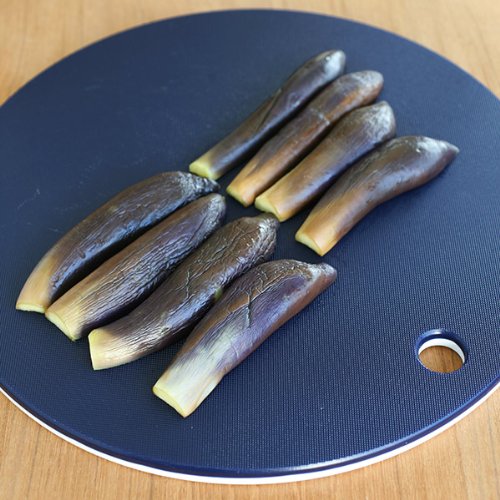 ヨシカワ『栗原はるみ丸まな板(大)ネイビー』