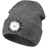 【Eine Größe für die Meisten】 Deilin LED Beanie Mütze bestehen aus Pure Acryl elastischem Material, das für den größen Teil des Kopfumfangs und der Form geeignet(Mützegröße: 7.8*8.6 Zoll, Kopfgröße 22-30 Zoll). Bieten Sie maximalem Komfort und Bequemlichheit, helfen Ihnen, den kalten Wind zu widenstehen. Unisex Design, ideal Feiertagsgeschenk für jeden in Familien.