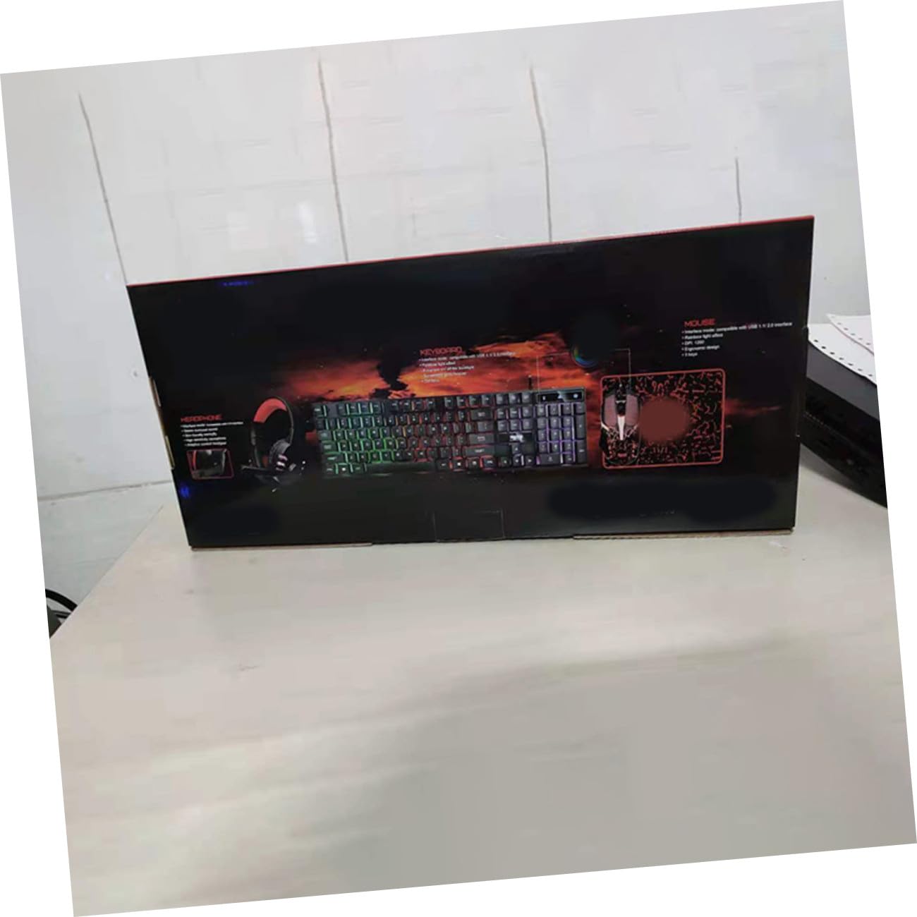 KOMBIUDA Juego Teclado y Ratón Gaming Cable, 104 Teclas Retroiluminadas, Auriculares y Alfombrilla Bordes Cosidos, Material Abs para Uso Gaming