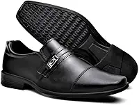 Sapato Social Masculino Em Couro Sintético Envernizado Design Elegante com Detalhe em Metal Bico Quadrado Sofisticado Sola Emborrachada Antiderrapante Ideal Para Casamentos Festas Trabalho e Uso Diário.